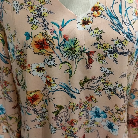 Mercer and Madison v-neck long sleeve blouse - Picture 5 of 5